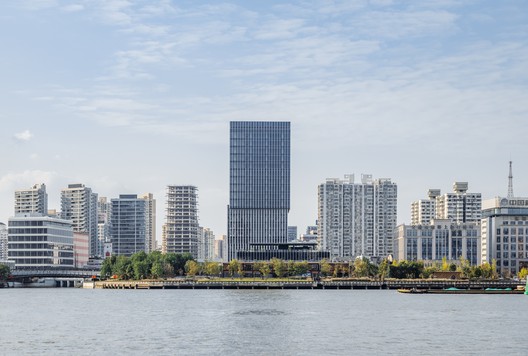 上海中企滨江智慧广场 / HPP建筑事务所 - 建筑图, 滨水