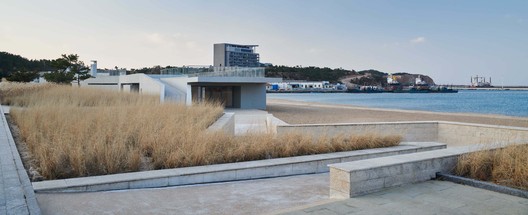 Seaside Zigzag Building / TAO - Trace Architecture Office - Exterior Photography