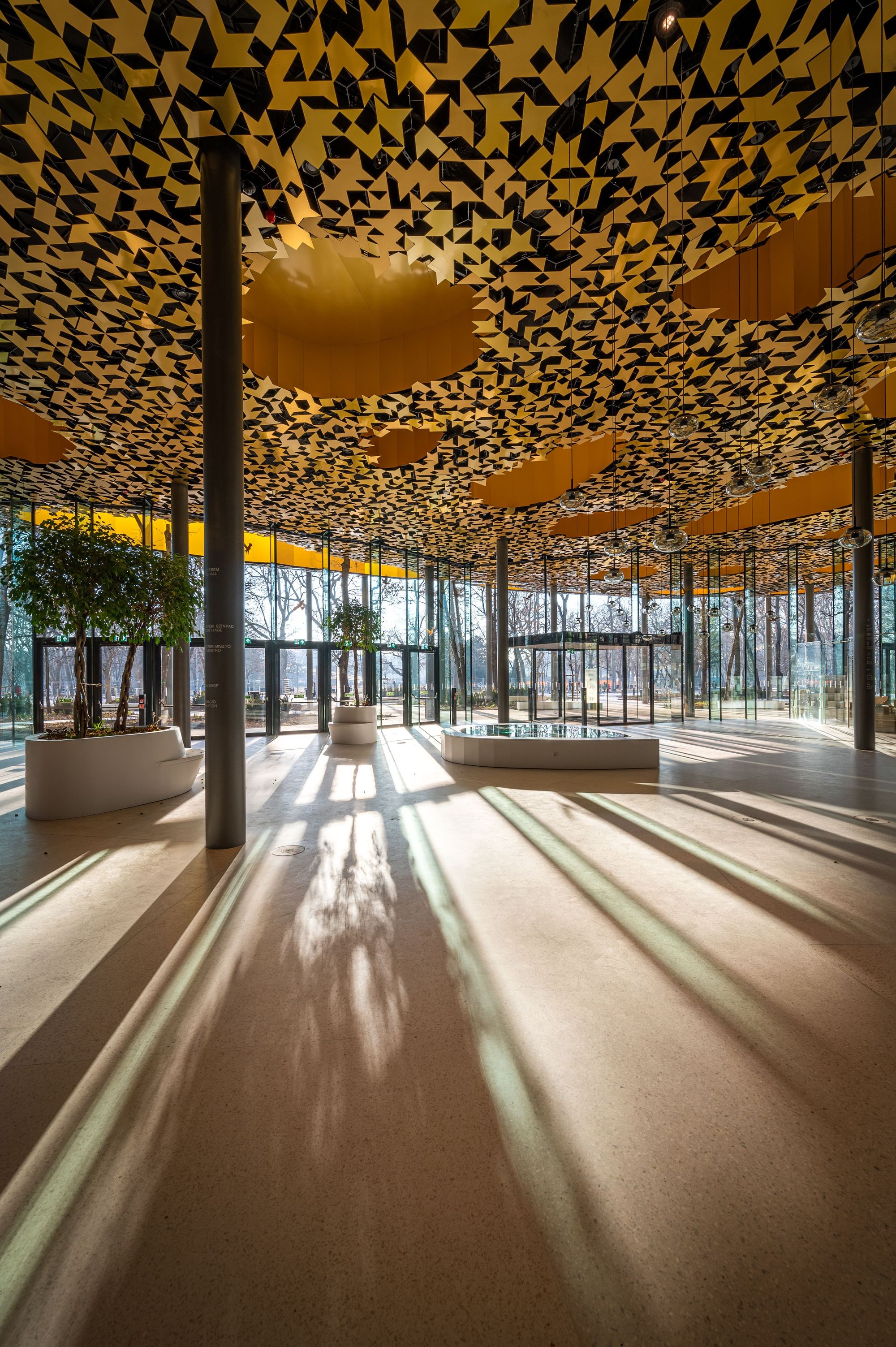 Galería de La Casa de la Música de Sou Fujimoto en Hungría abre al