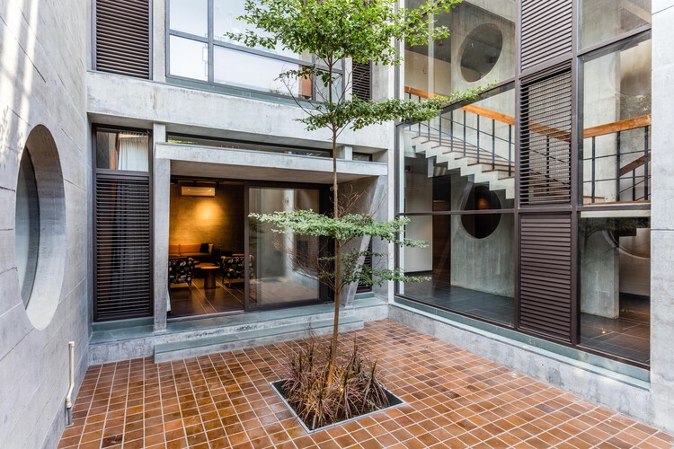 Dalal House / Groundwork Architecture - Interior Photography, Windows, Brick, Facade, Courtyard