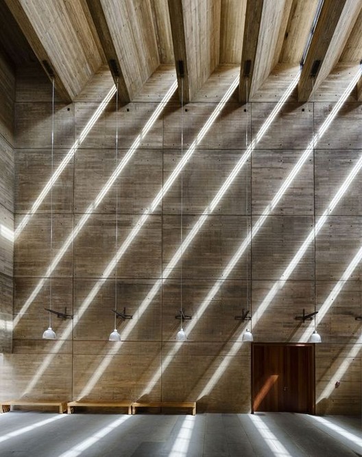 Light as a Design Statement: Inspiring Ways to Manage Natural Lighting  - Image 16 of 22