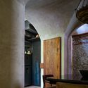 Casa Baba de Nopal  / Alejandro D'Acosta - Fotografía interior, Renovación, Arco, Puerta, Pilares, Fijación Vigas, Mesas, Sillas