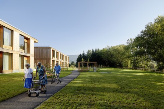 Architecture for Aging: The Rise of Cohousing as an Alternative to Loneliness and Dependency Architecture for Aging: The Rise of Cohousing as an Alternative to Loneliness and Dependency - Image 14 of 16