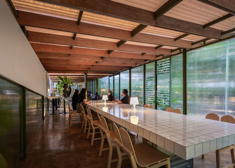 Cafeteria Tanatap Ring Garden / RAD+ar (Research Artistic Design + architecture) - Fotografia de Interiores, Cadeira