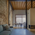 Casa tosca / Ghadban de Pascual architects - Fotografía interior, Sala de estar, Fijación Vigas