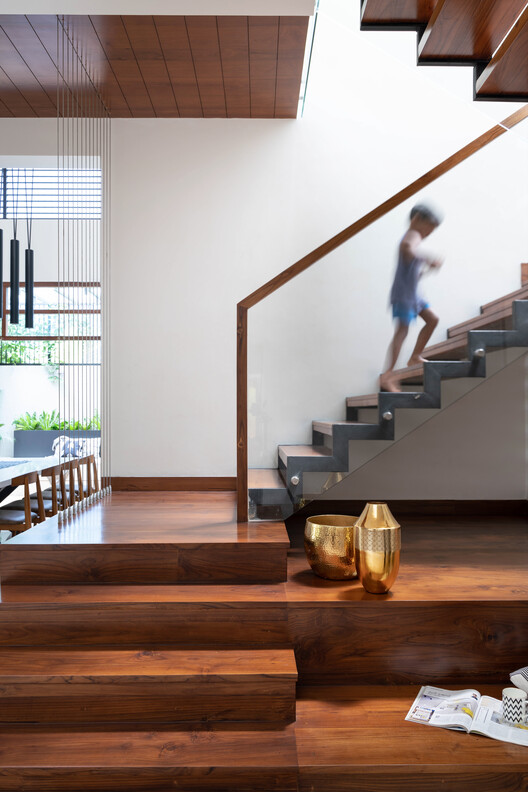 House of Lines and Circles / Cognition Design Studio - Interior Photography, Stairs, Beam, Handrail