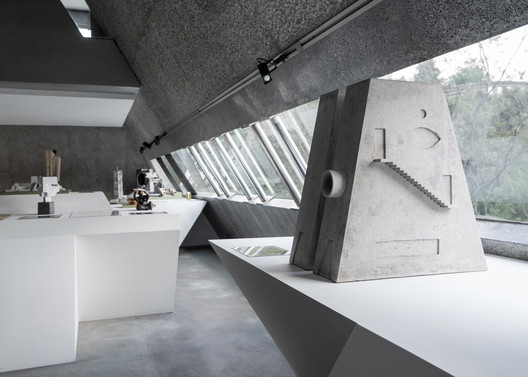 Agustín Hernández’s Architecture Studio opens its doors to present the exhibition "Beneath the Tree" - Image 4 of 24