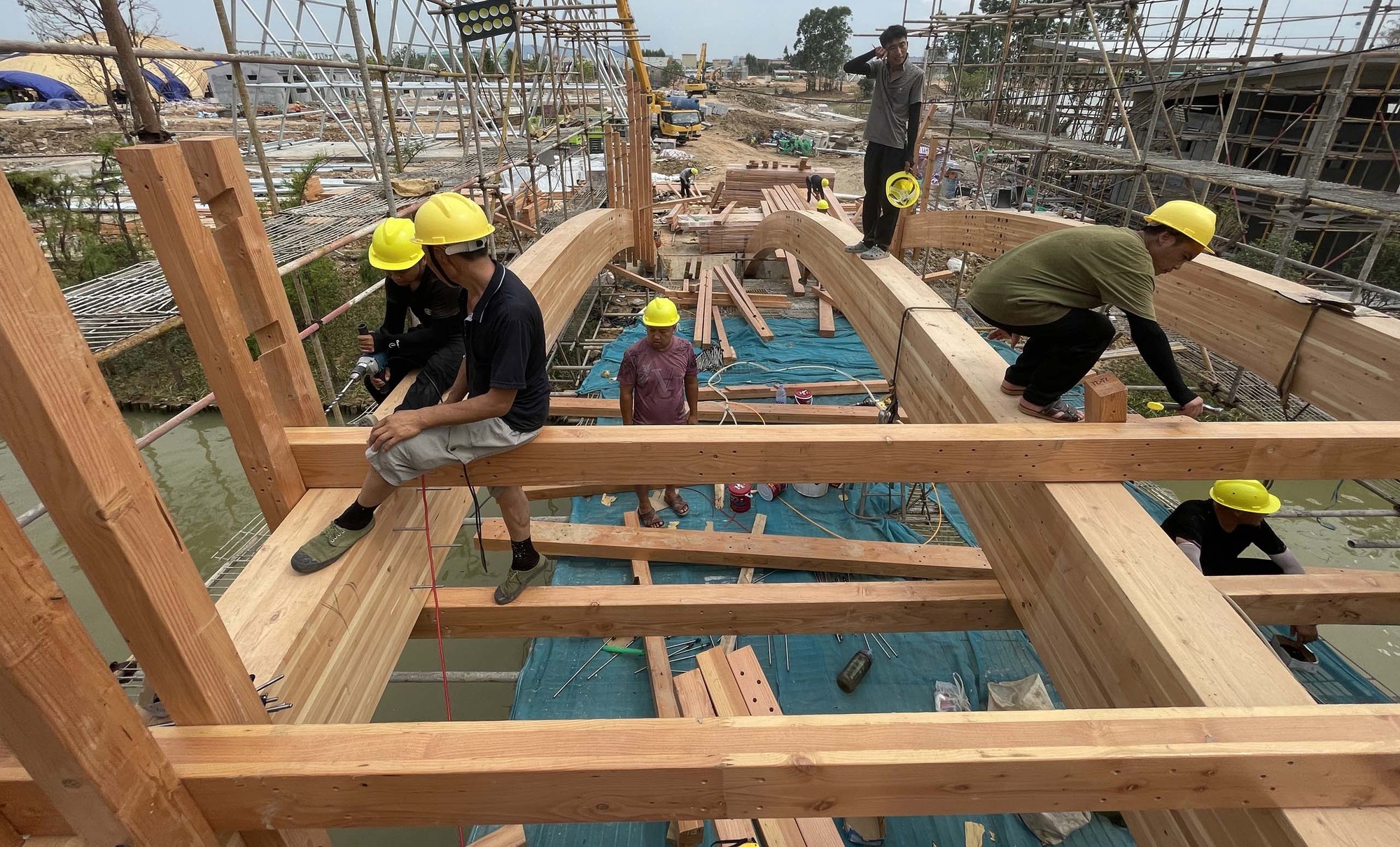 Gallery of Timber Bridge in Gulou Waterfront / LUO studio 27