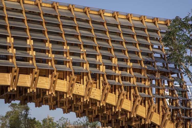 Timber Bridge in Gulou Waterfront / LUO studio ArchDaily