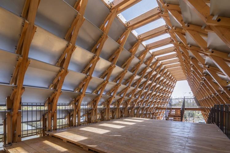 Timber Bridge in Gulou Waterfront / LUO studio ArchDaily