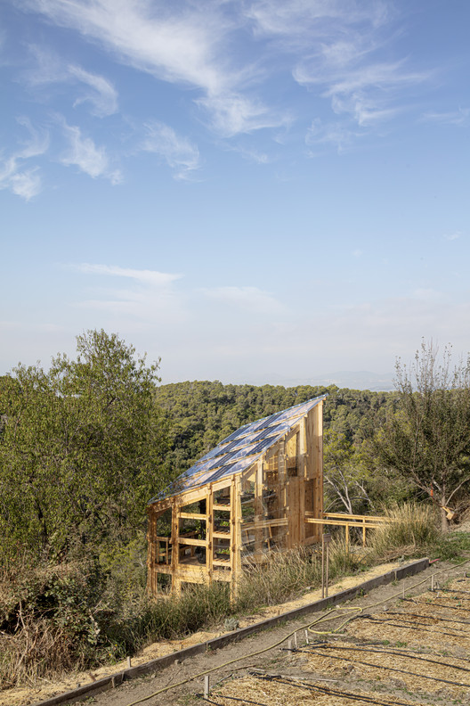 Students build an ecological, self-sufficient, and scalable greenhouse prototype in Barcelona - Image 21 of 30