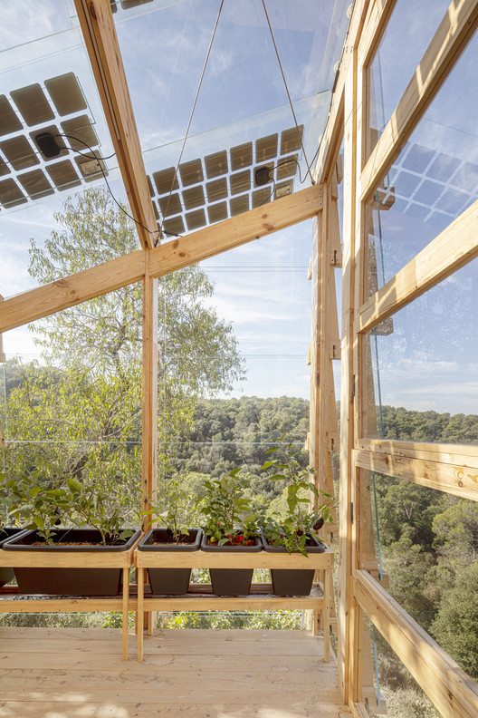 Students build an ecological, self-sufficient, and scalable greenhouse prototype in Barcelona - Image 11 of 30
