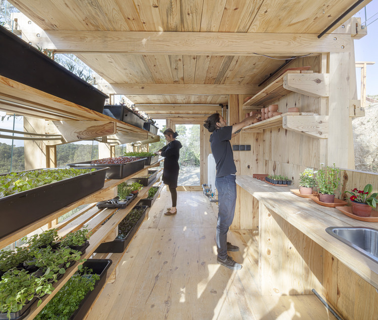 Students build an ecological, self-sufficient, and scalable greenhouse prototype in Barcelona - Image 6 of 30
