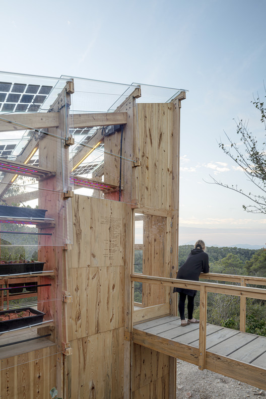 Students build an ecological, self-sufficient, and scalable greenhouse prototype in Barcelona - Image 12 of 30