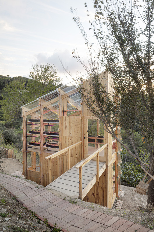 Students build an ecological, self-sufficient, and scalable greenhouse prototype in Barcelona - Image 30 of 30