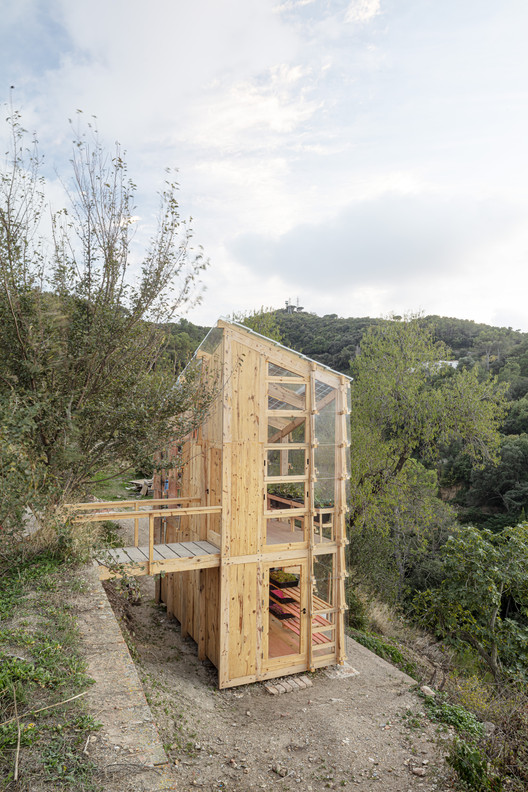 Students build an ecological, self-sufficient, and scalable greenhouse prototype in Barcelona - Image 15 of 30