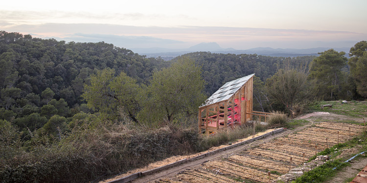Students build an ecological, self-sufficient, and scalable greenhouse prototype in Barcelona - Image 8 of 30