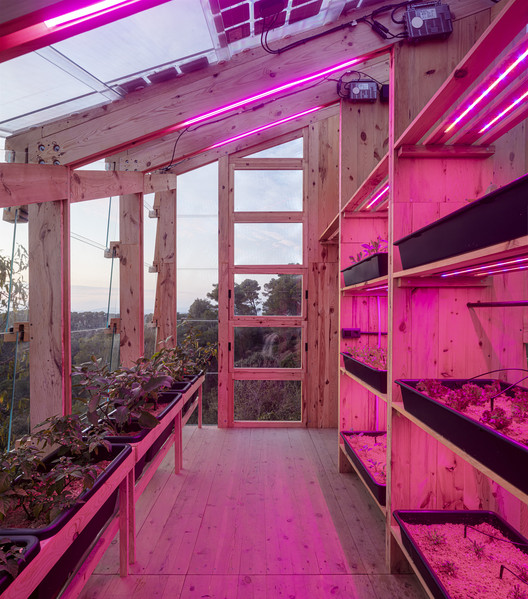 Students build an ecological, self-sufficient, and scalable greenhouse prototype in Barcelona - Image 26 of 30