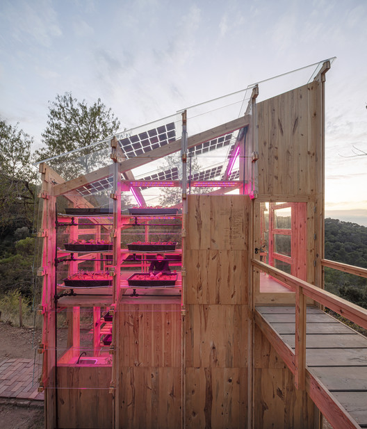 Students build an ecological, self-sufficient, and scalable greenhouse prototype in Barcelona - Image 23 of 30