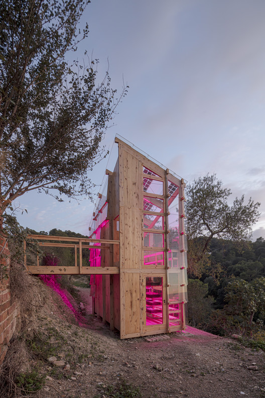 Students build an ecological, self-sufficient, and scalable greenhouse prototype in Barcelona - Image 16 of 30