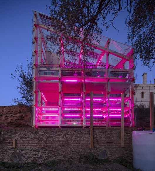 Students build an ecological, self-sufficient, and scalable greenhouse prototype in Barcelona - Image 7 of 30
