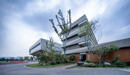 Southwest Elementary School / MINAX Architects Southwest Elementary School / MINAX Architects - Exterior Photography, Facade