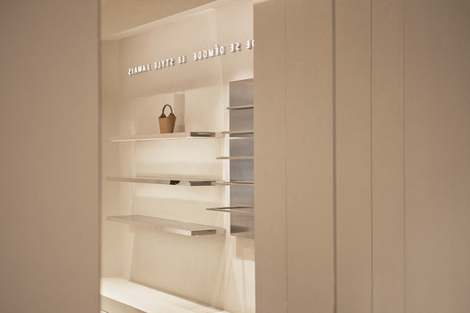 Boutique QYF / Sun Concepts Office Boutique QYF / Sun Concepts Office - Fotografía interior, Armarios, Estanterías