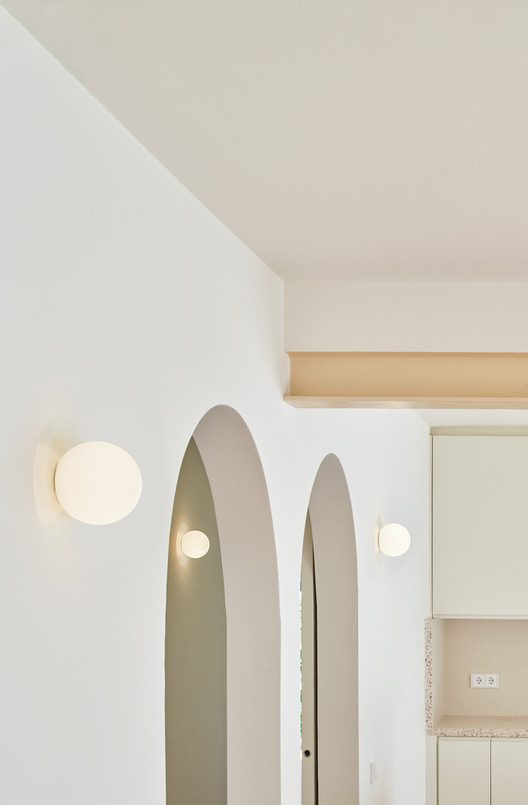 From Furniture to Coverings: Interior Design with Online Sales Platforms - Image 8 of 12