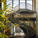 earth and glass house c niveditaa gupta 033 - Căn biệt thự ngoại &ocirc; với những lam gỗ tho&aacute;ng m&aacute;t thiết kế hiện đại ấn tượng ở Ấn Độ