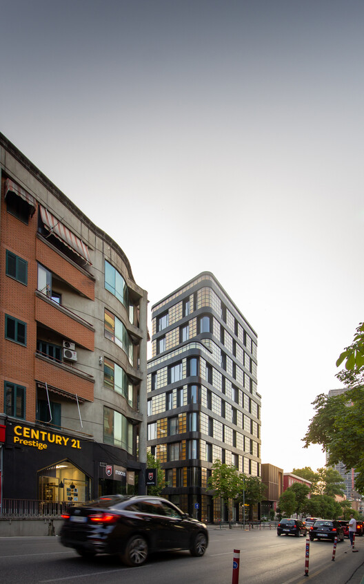 Golden Reflections Residential Building / A7 Design Studio - Exterior Photography, Windows, Facade, Cityscape