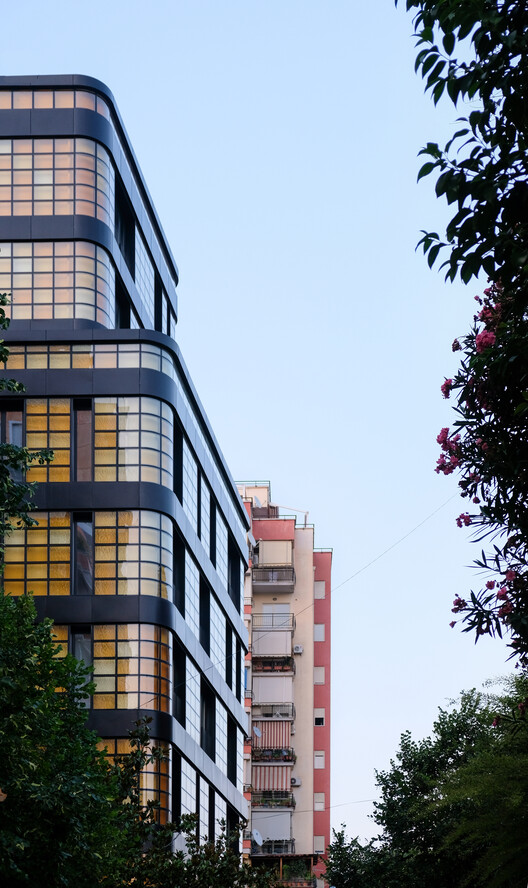 Golden Reflections Residential Building / A7 Design Studio - Exterior Photography, Windows, Facade