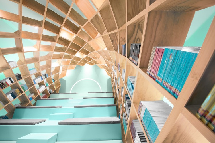 Interiores mexicanos: 18 espacios que utilizan los libros como elemento de diseño - Imagen 10 de 19