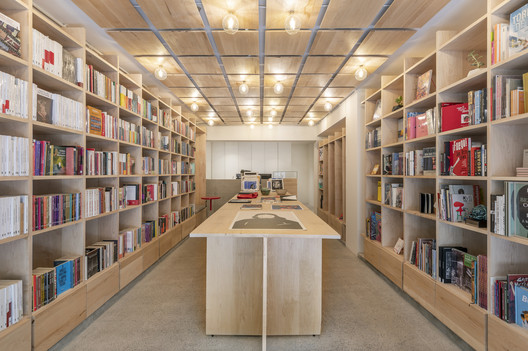 Mexican Interiors: 18 Spaces That Use Books as a Design Element - Image 9 of 19