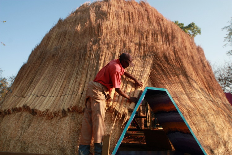 Thatched Roofs: History, Performance and Possibilities in Architecture - Image 2 of 9