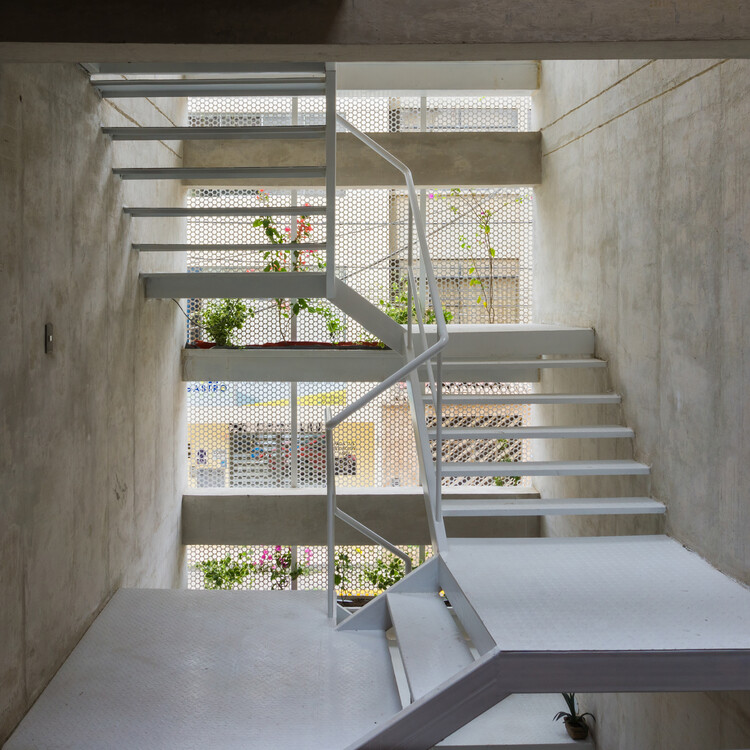 夹缝新生，秘鲁 Cabrera 住宅楼 / Angas Kipa - 更多图片