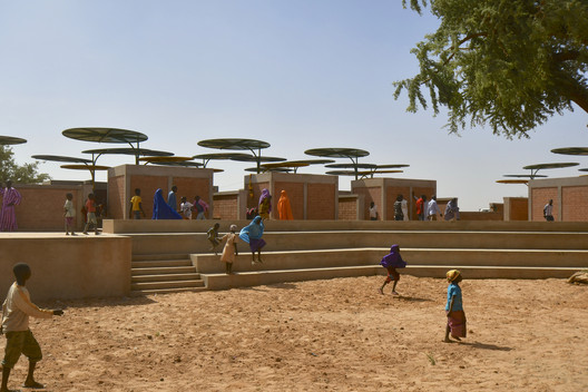 The Antithesis of Hostile Architecture: Projects That Contribute to Urban Hospitality - Image 5 of 17