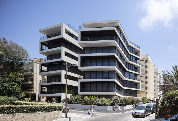 Mapu 5 Residential Building / Bar Orian Architects - More Images