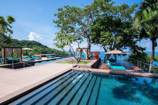 Tradición artesanal con tecnología de vidrio: 6 proyectos con revestimientos vítreos - Imagen 12 de 17