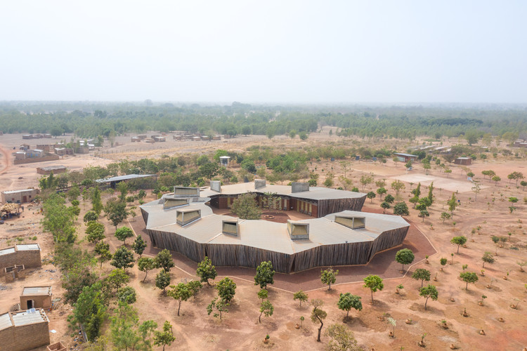 francis-k-r-receives-the-2022-pritzker-architecture-prize-archdaily