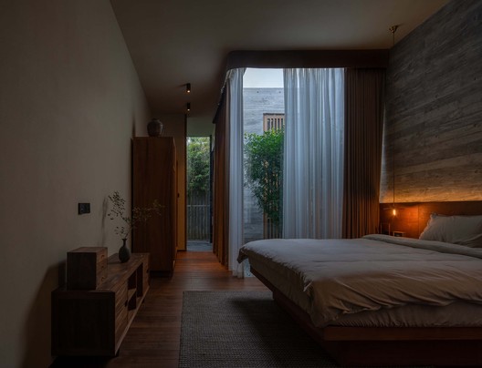 The Flowing Garden House / More Than Arch Studio - Interior Photography, Bedroom