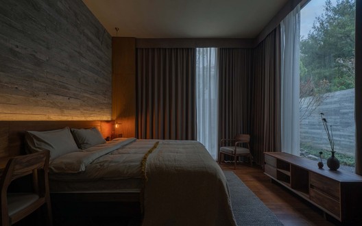 The Flowing Garden House / More Than Arch Studio - Interior Photography, Bedroom