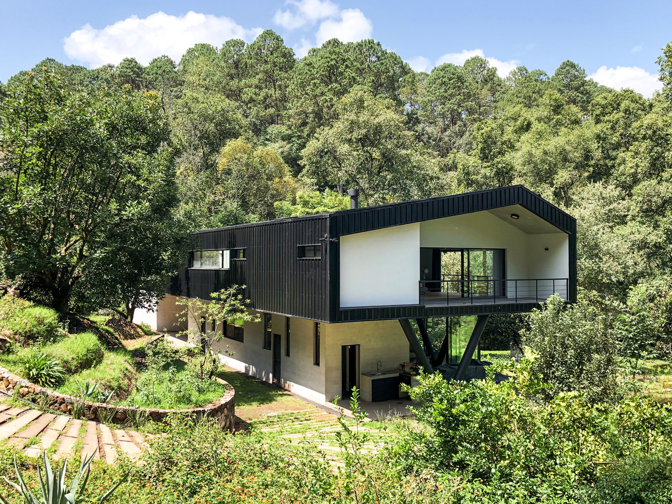 Gallery of Houses in the Forest: Examples That Dialogue with the ...