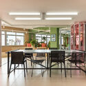 Mad Creative Agency / Moca Arquitetura - Interior Photography, Offices Interiors, Door, Table, Chair