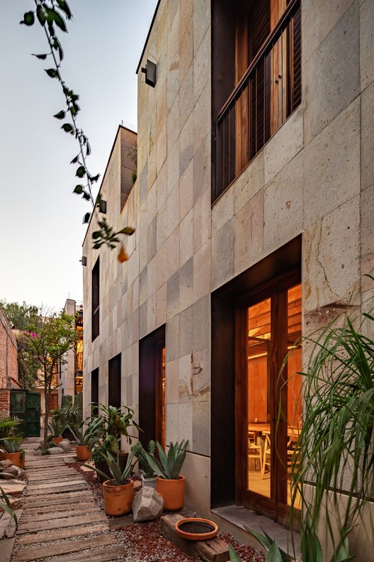 © أونيس لوك