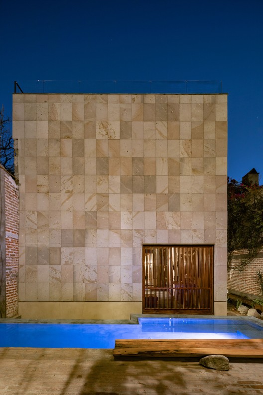 © أونيس لوك