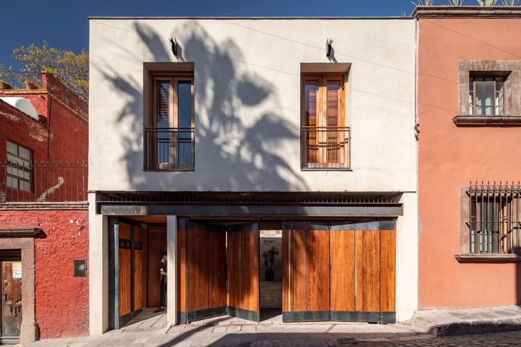 © أونيس لوك