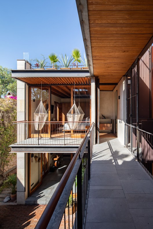 © أونيس لوك