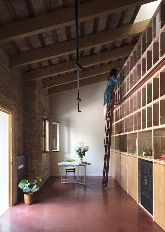 Ca L’Àgata House / El Fil Verd, Estudi d'Arquitectura - Interior Photography, Wood, Table, Windows, Beam