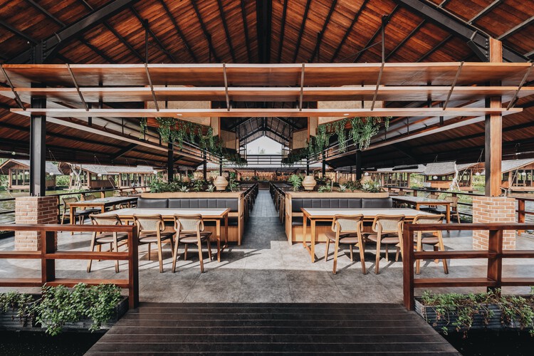 Talaga Sampireun Pavilions / Seniman Ruang - Interior Photography, Restaurant, Garden, Beam, Stairs, Chair, Bench, Table