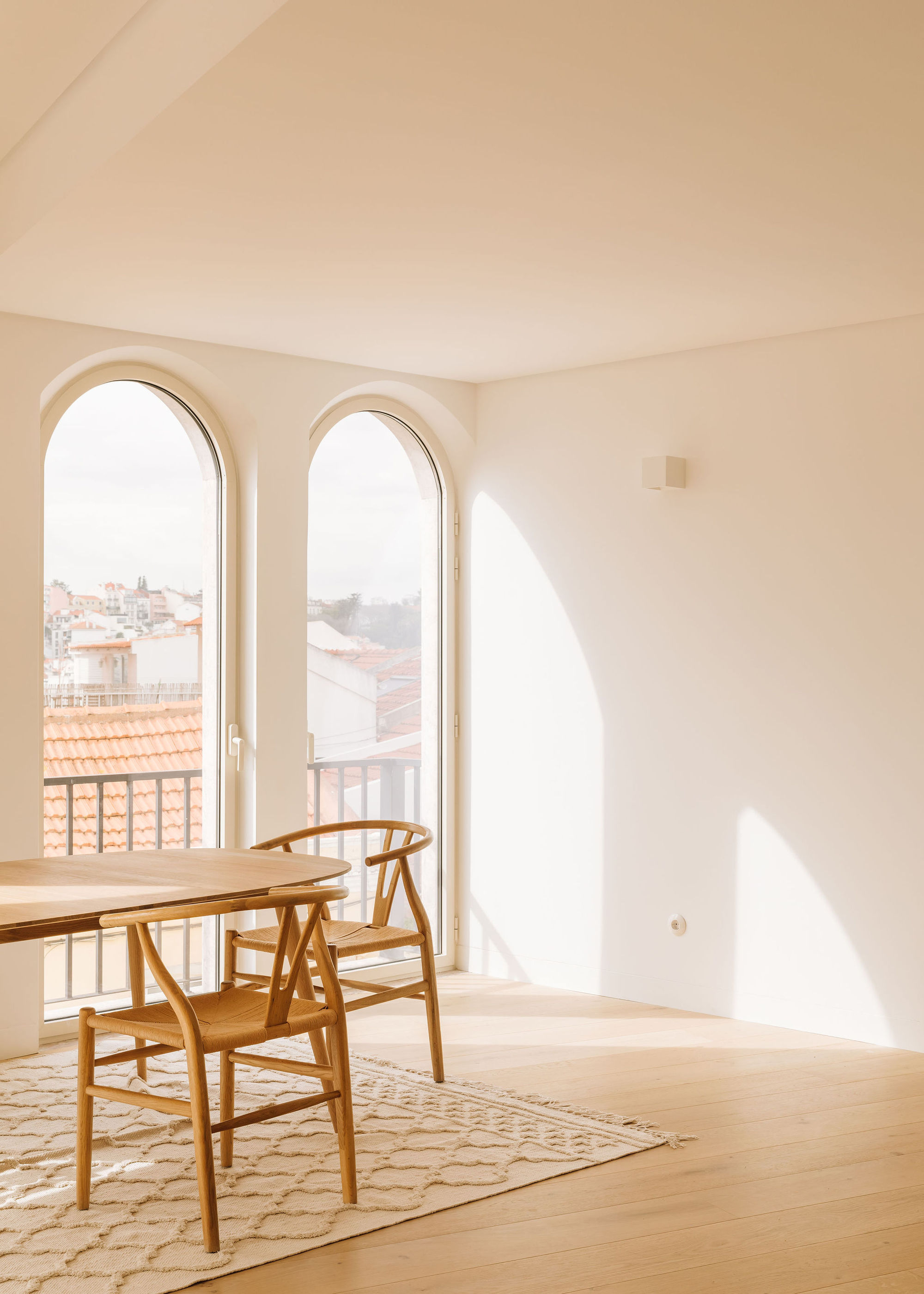 Gallery of EM Apartment / Nuno Nascimento Arquitectos - 2
